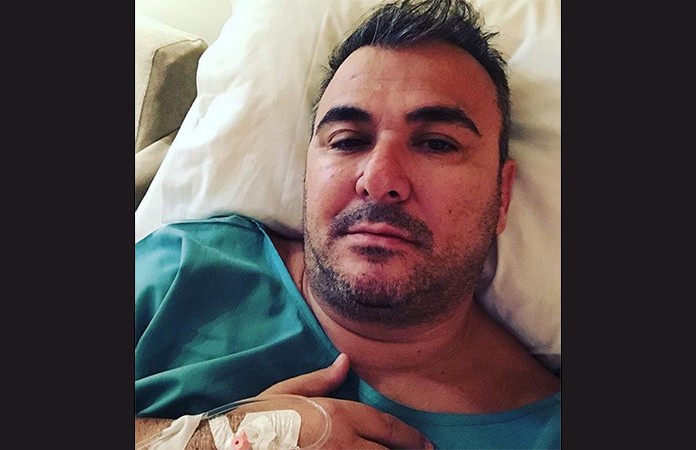 Read more about the article Αντώνης Ρέμος: Στο νοσοκομείο ο τραγουδιστής – Ακύρωσε τις συναυλίες του