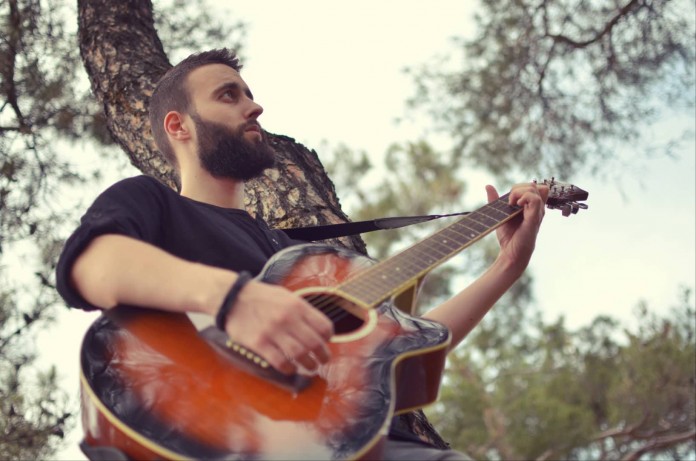 Read more about the article Θοδωρής Αμπατζιάδης: Το νέο του τραγούδι με τίτλο “Αποφάσισε το”