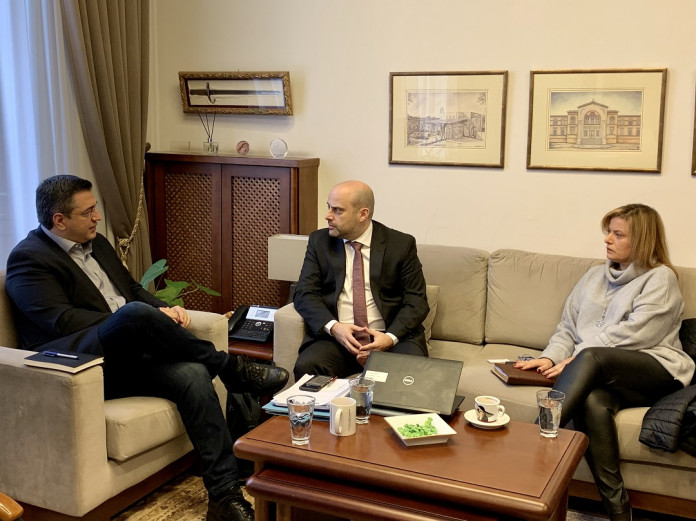 You are currently viewing Απόστολος Τζιτζικώστας: Συνάντηση με τον Διοικητή της Εθνικής Αρχής Διαφάνειας Άγγελο Μπίνη