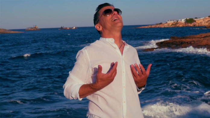 You are currently viewing «Αυτό το καλοκαίρι»: Κυκλοφόρησε το νέο τραγούδι του Γιάννη Σταυριανού