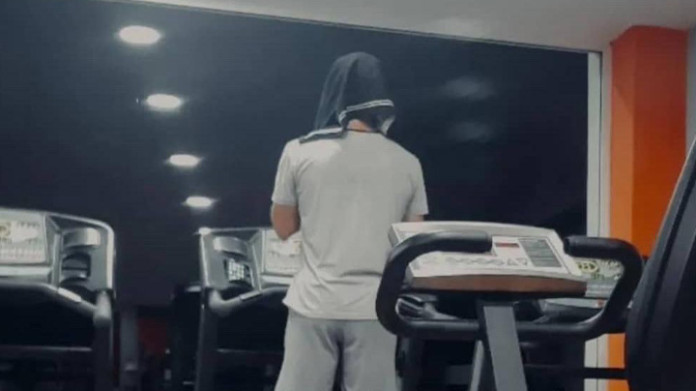 You are currently viewing «Λιώνει» στο γυμναστήριο Έλληνας δημοσιογράφος