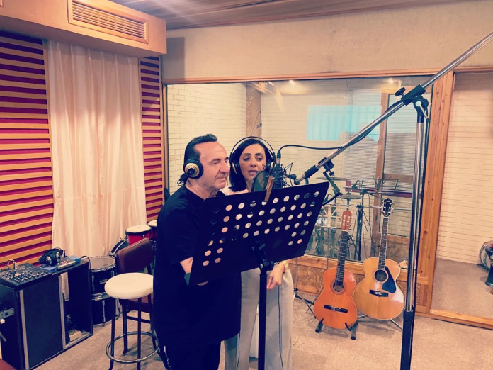 Read more about the article Λευτέρης Πανταζής-Evgenia: Συνεργασία σε τραγούδι-έκπληξη – Μαζί στο στούντιο ηχογράφησης (εικόνες)