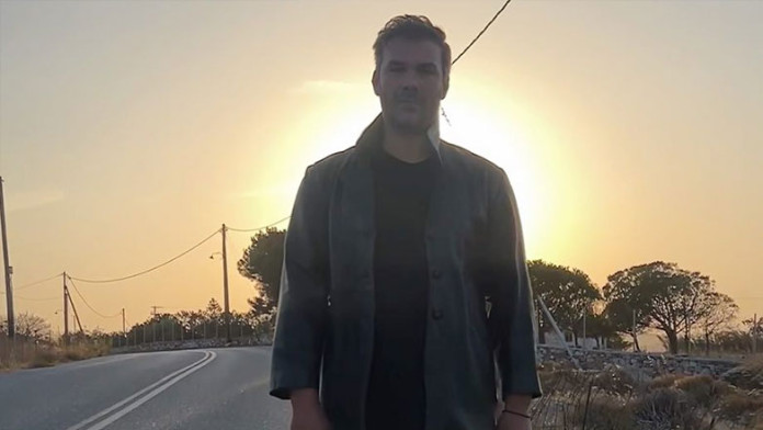 You are currently viewing Γιώργος Σαμπάνης: Απόσπασμα από το νέο του τραγούδι γίνεται viral στο Τik Tok